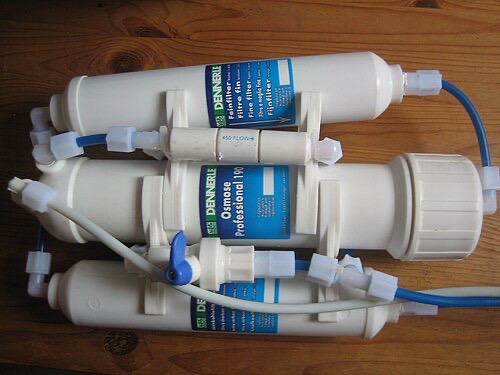 A reverse-osmosis unit for aquarium water, with its filter cartridges.